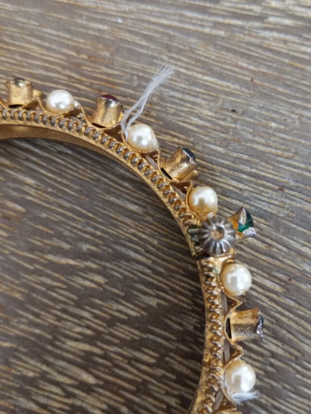 Vintag Ornate Florenza ? Goldtone Hinged Bangle Bracelet Faux Pearl Emerald Ruby